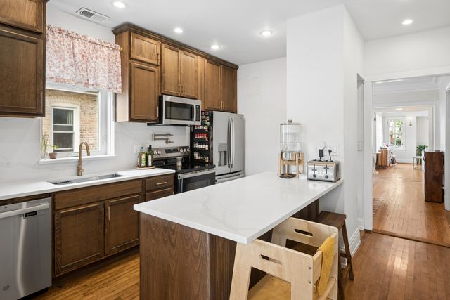 6858 Riverside Drive, Berwyn, IL 60402
