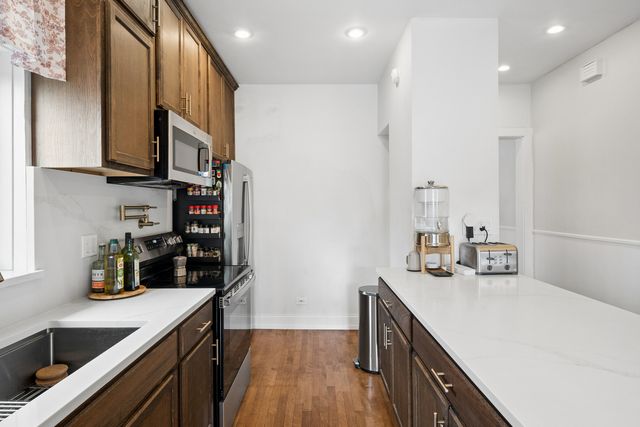 6858 Riverside Drive, Berwyn, IL 60402
