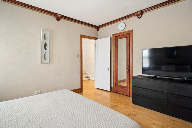 6858 Riverside Drive, Berwyn, IL 60402