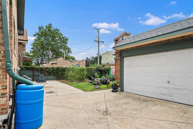 6858 Riverside Drive, Berwyn, IL 60402