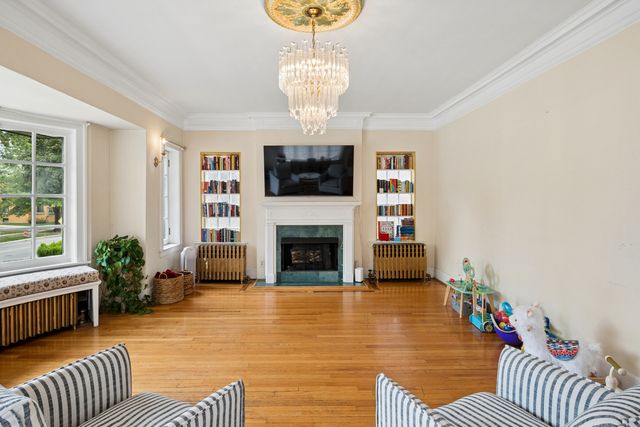 6858 Riverside Drive, Berwyn, IL 60402