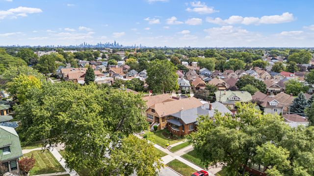 6858 Riverside Drive, Berwyn, IL 60402