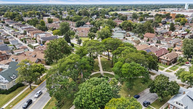 6858 Riverside Drive, Berwyn, IL 60402