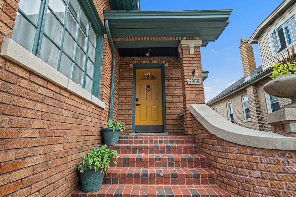 6858 Riverside Drive, Berwyn, IL 60402 — photo 3