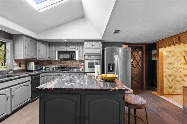 1625 NE Hillcrest Drive, Grants Pass, OR 97526