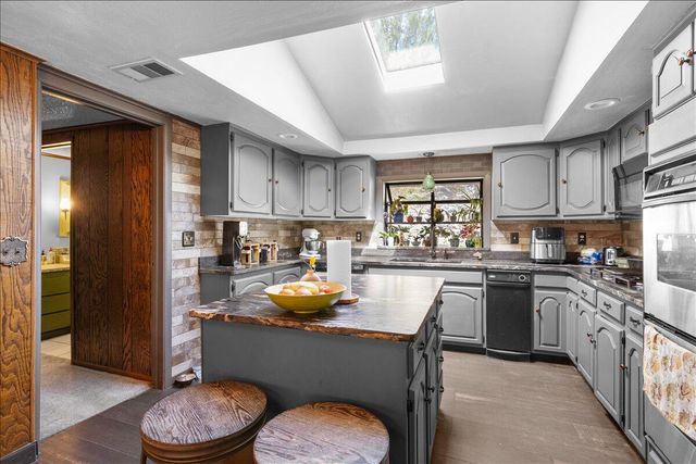 1625 NE Hillcrest Drive, Grants Pass, OR 97526