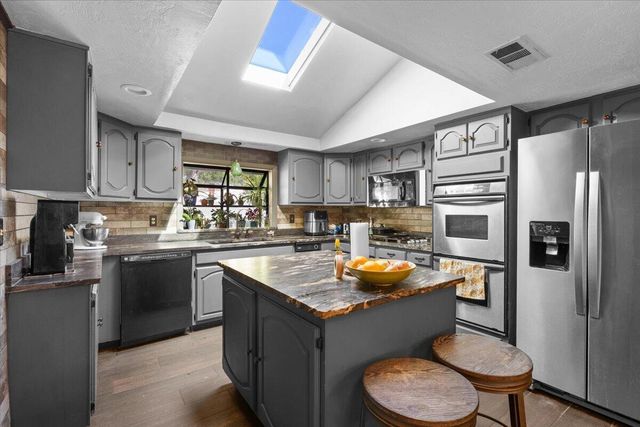 1625 NE Hillcrest Drive, Grants Pass, OR 97526