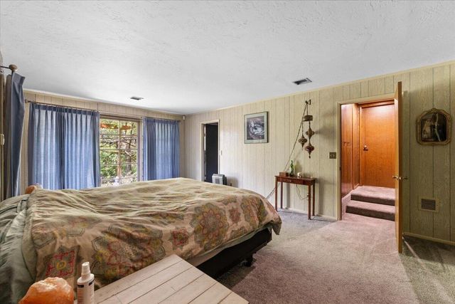 1625 NE Hillcrest Drive, Grants Pass, OR 97526