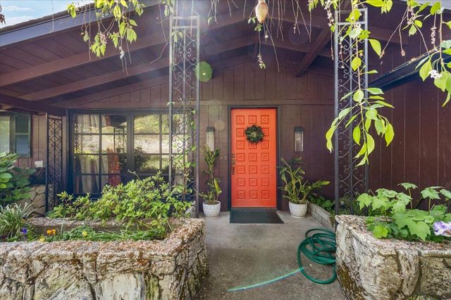 1625 NE Hillcrest Drive, Grants Pass, OR 97526