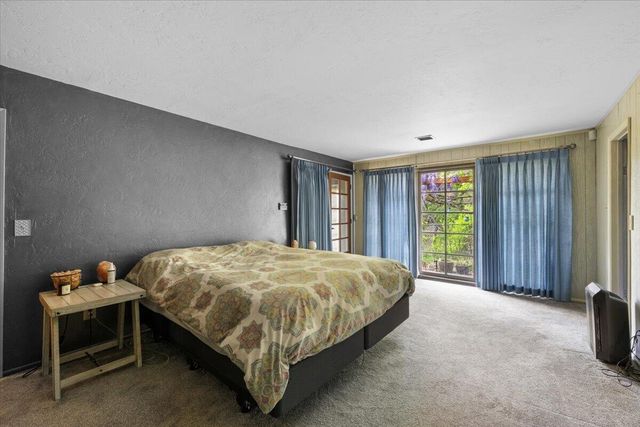 1625 NE Hillcrest Drive, Grants Pass, OR 97526