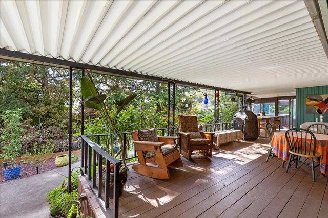 1625 NE Hillcrest Drive, Grants Pass, OR 97526