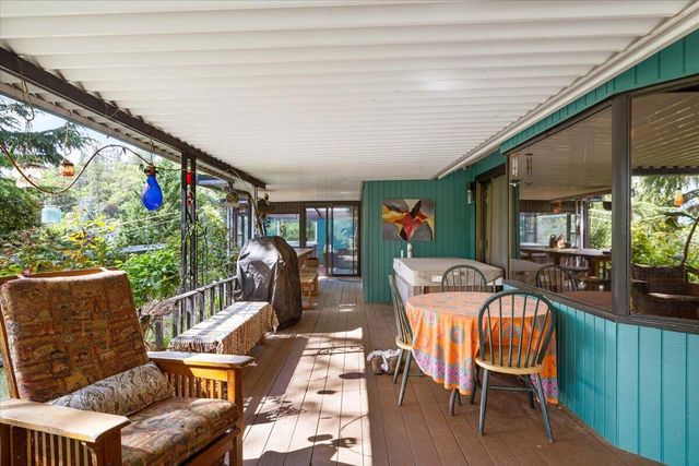 1625 NE Hillcrest Drive, Grants Pass, OR 97526