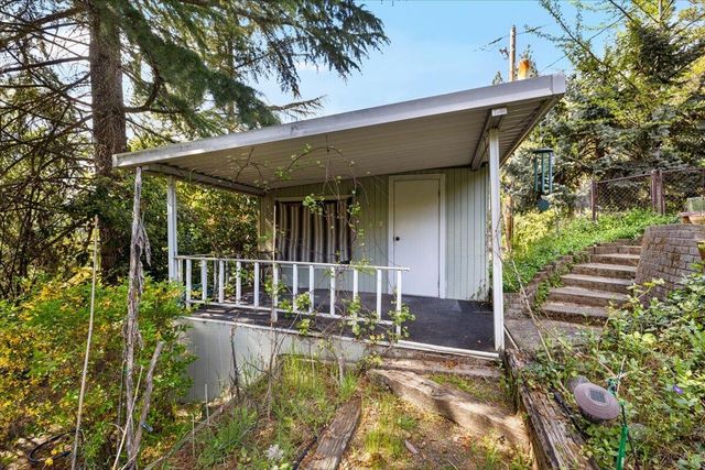 1625 NE Hillcrest Drive, Grants Pass, OR 97526