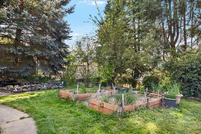 1625 NE Hillcrest Drive, Grants Pass, OR 97526