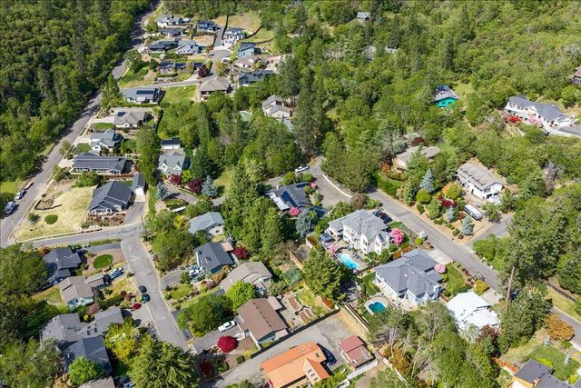 1625 NE Hillcrest Drive, Grants Pass, OR 97526