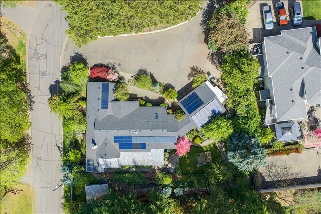 1625 NE Hillcrest Drive, Grants Pass, OR 97526