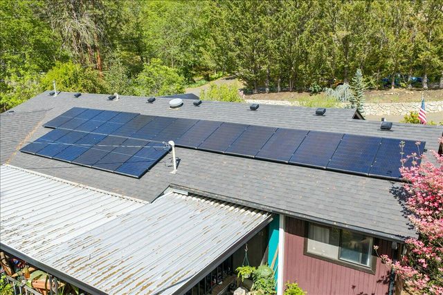 1625 NE Hillcrest Drive, Grants Pass, OR 97526