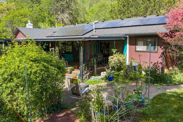 1625 NE Hillcrest Drive, Grants Pass, OR 97526