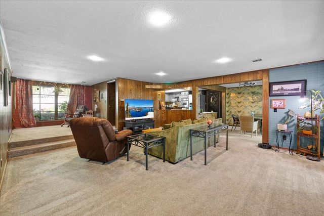 1625 NE Hillcrest Drive, Grants Pass, OR 97526