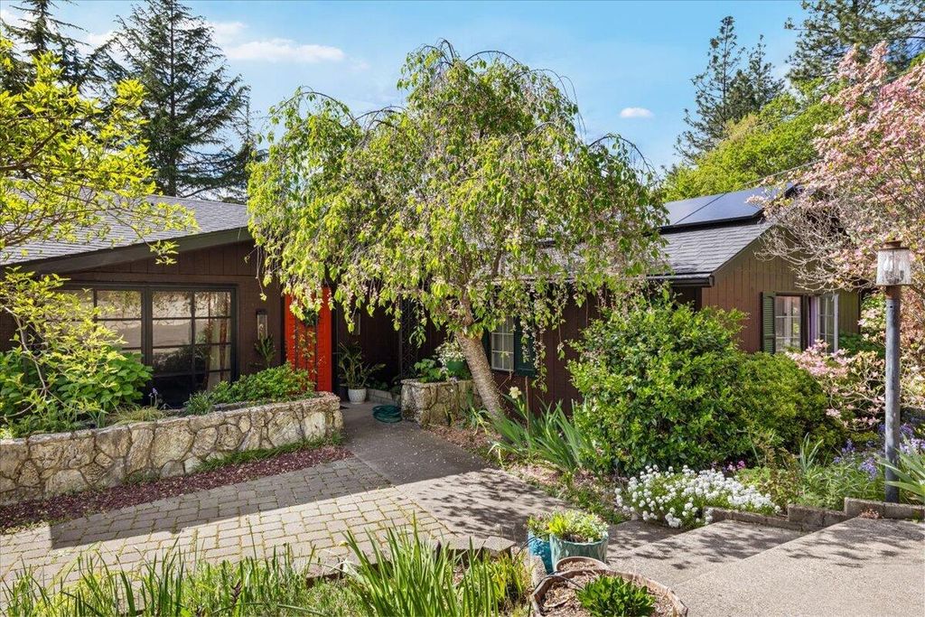 1625 NE Hillcrest Drive, Grants Pass, OR 97526