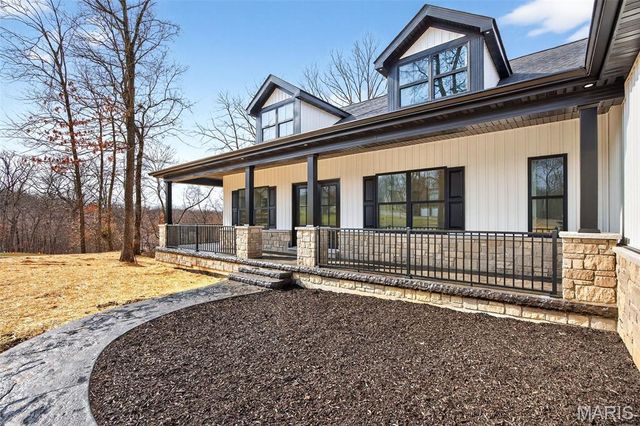 55 Lake Bend Drive, Winfield, MO 63389