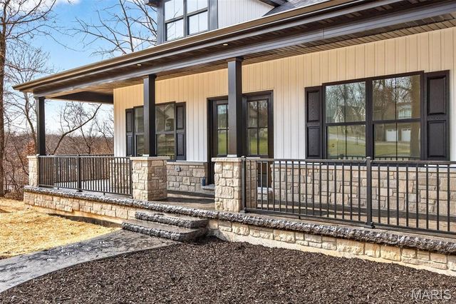 55 Lake Bend Drive, Winfield, MO 63389