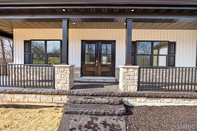 55 Lake Bend Drive, Winfield, MO 63389