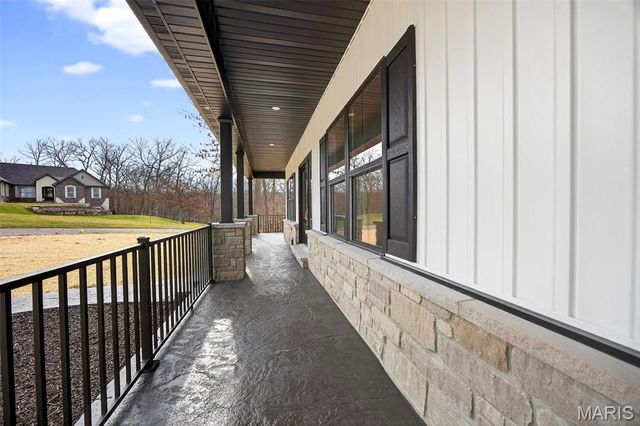 55 Lake Bend Drive, Winfield, MO 63389