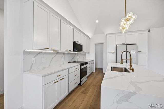 55 Lake Bend Drive, Winfield, MO 63389