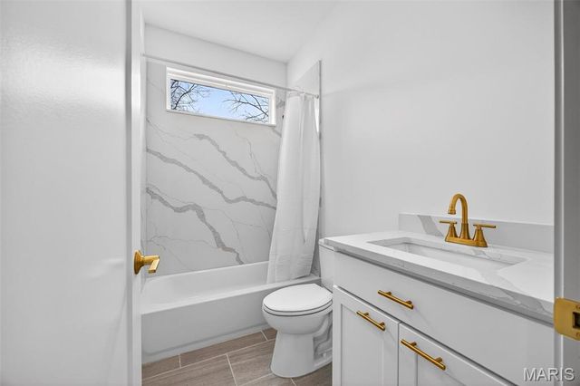 55 Lake Bend Drive, Winfield, MO 63389