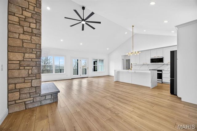 55 Lake Bend Drive, Winfield, MO 63389