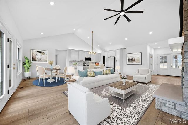 55 Lake Bend Drive, Winfield, MO 63389