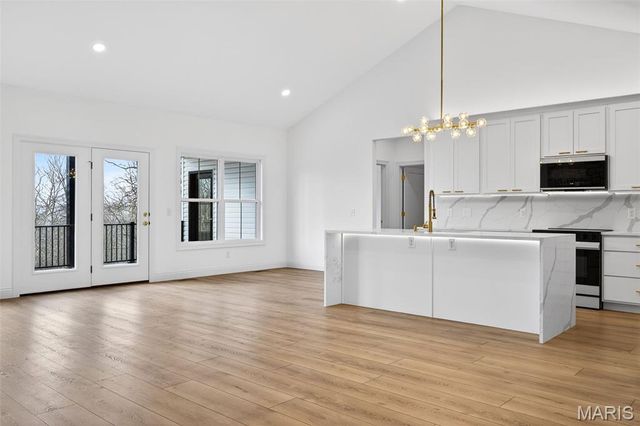 55 Lake Bend Drive, Winfield, MO 63389