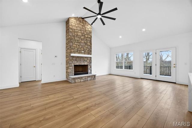 55 Lake Bend Drive, Winfield, MO 63389