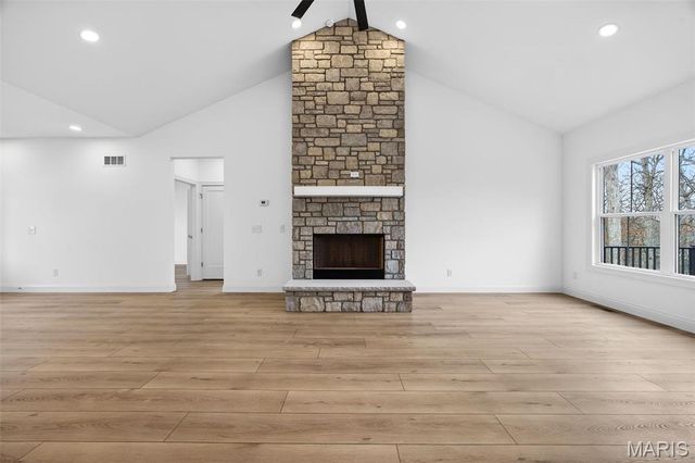 55 Lake Bend Drive, Winfield, MO 63389