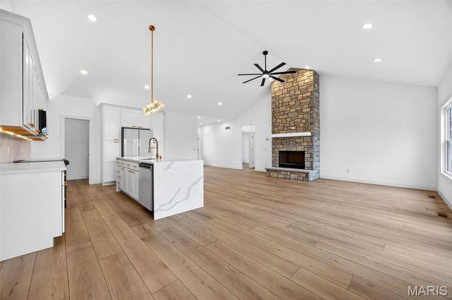 55 Lake Bend Drive, Winfield, MO 63389