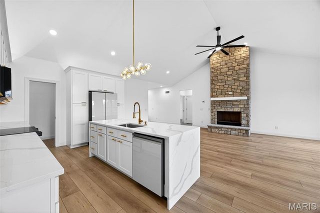 55 Lake Bend Drive, Winfield, MO 63389