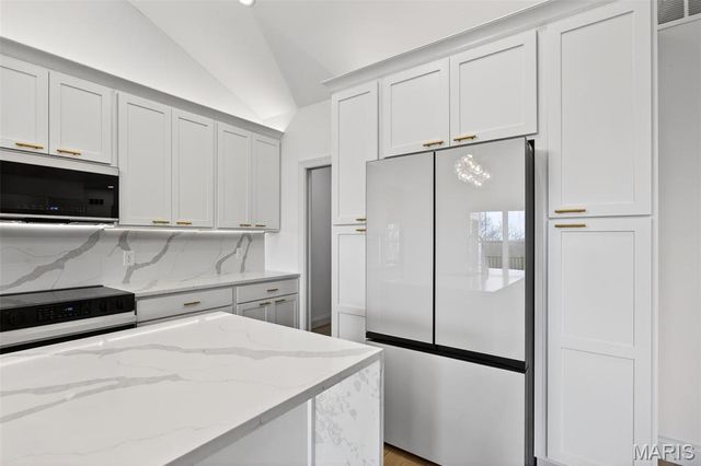 55 Lake Bend Drive, Winfield, MO 63389