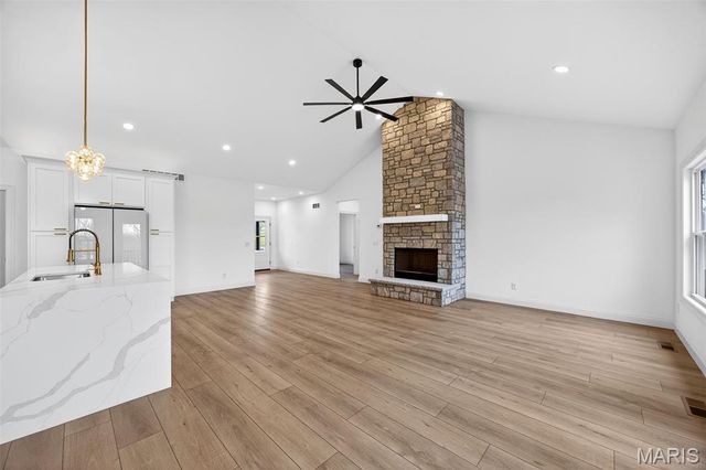 55 Lake Bend Drive, Winfield, MO 63389