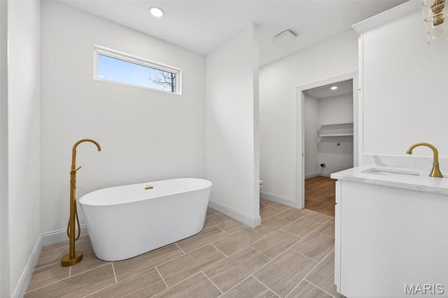 55 Lake Bend Drive, Winfield, MO 63389