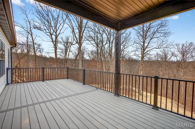 55 Lake Bend Drive, Winfield, MO 63389