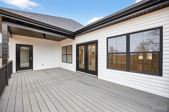 55 Lake Bend Drive, Winfield, MO 63389