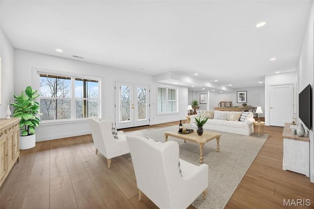 55 Lake Bend Drive, Winfield, MO 63389