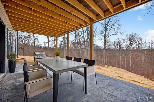 55 Lake Bend Drive, Winfield, MO 63389