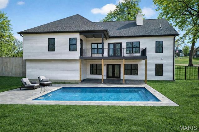 55 Lake Bend Drive, Winfield, MO 63389