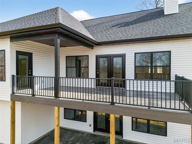 55 Lake Bend Drive, Winfield, MO 63389