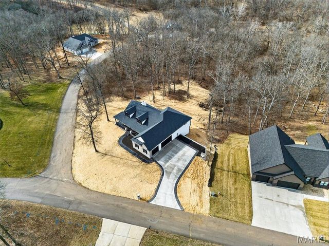 55 Lake Bend Drive, Winfield, MO 63389