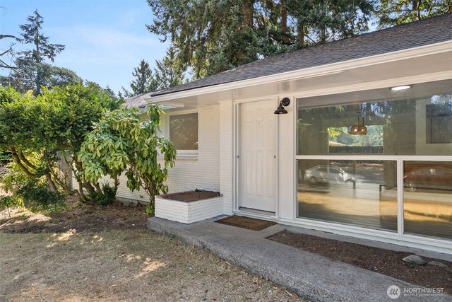 8518 Mount Tacoma Drive SW, Lakewood, WA 98498