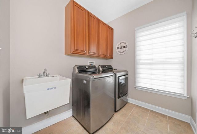 33 WATERTON DR, Bear, DE 19701