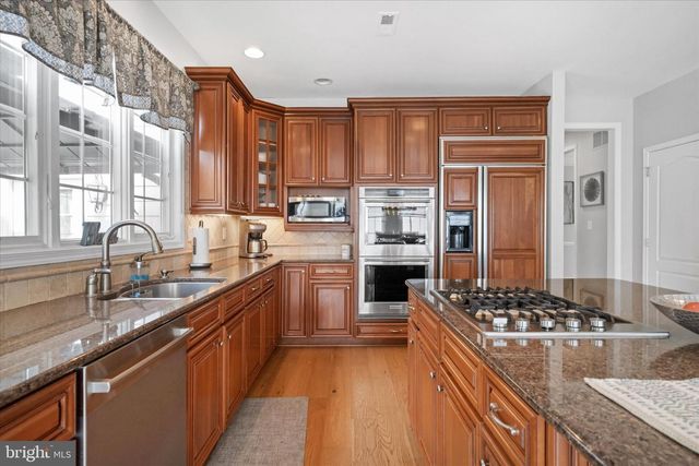 33 WATERTON DR, Bear, DE 19701